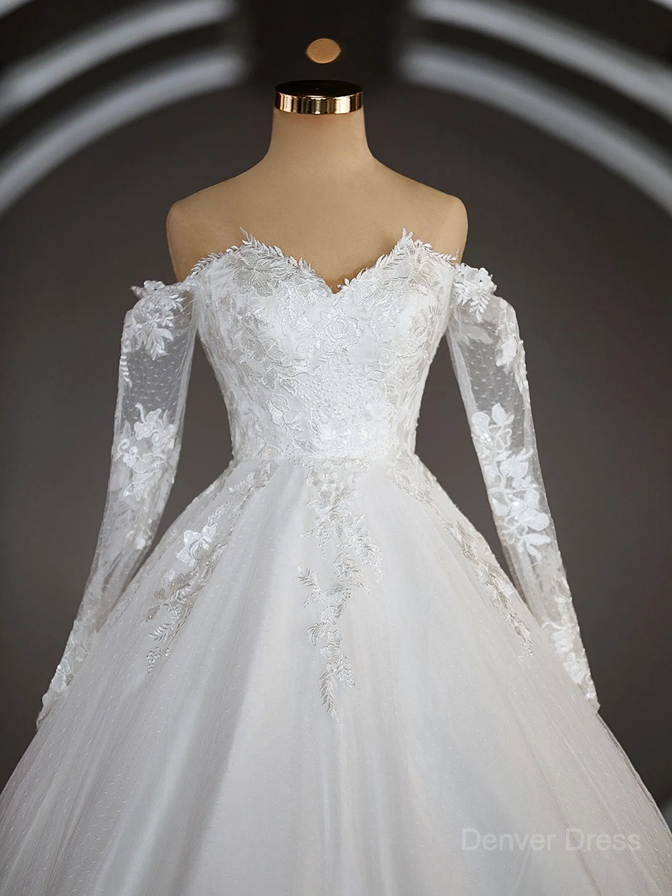 A-Line Off-the-Shoulder Sweep Train Tulle Wedding Dresses with Appliques Lace